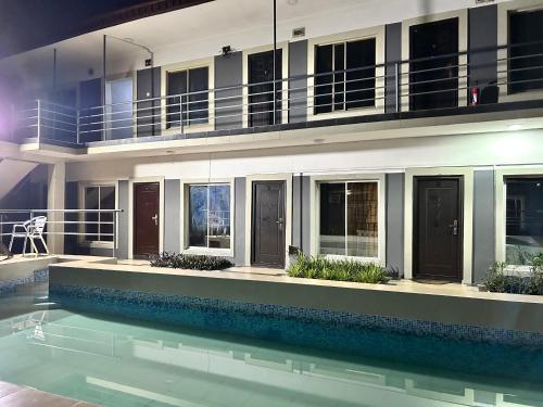 Πισίνα στο ή κοντά στο GRA Ikeja Lagos Luxury-Furnished 1BR Apartment, Family Friendly, 24hrs Eletric, WiFi