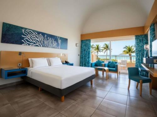 Giường trong phòng chung tại Novotel Marsa Alam Beach Resort