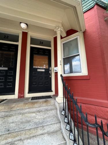 Exteriér nebo vchod ubytování Guest house in Federal Hill next to Downtown, Restaurants, RI Hospital, Providence Mall, everything else