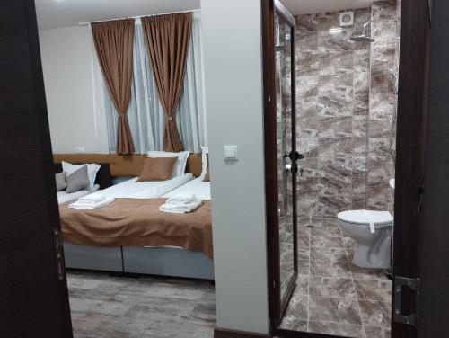 Koupelna v ubytování Странската изба град Калофер