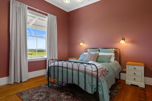 Postel nebo postele na pokoji v ubytování Luxury Coastal Escape - Pet Friendly