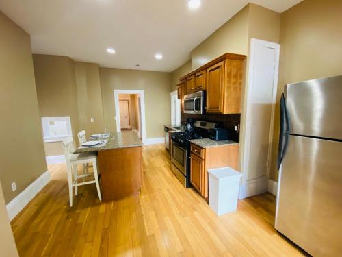 Kuchyň nebo kuchyňský kout v ubytování Guest house in Federal Hill next to Downtown, Restaurants, RI Hospital, Providence Mall, everything else