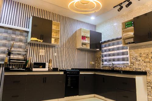 Nhà bếp/bếp nhỏ tại Heirloom Luxury Hotel and Apartments