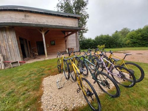 Jízda na kole v ubytování Gîte Domaine Taureau nebo okolí
