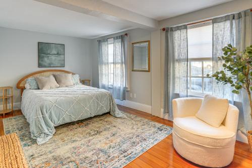 Giường trong phòng chung tại Escape to Cape Ann | Steps to Beach and Pier!