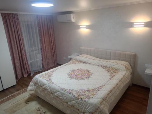 Un pat sau paturi într-o cameră la Perla Rosa