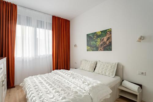 a bedroom with a white bed and a window at Sika Buzz Premium Apartment - cazare Arad - self check-in in Arad