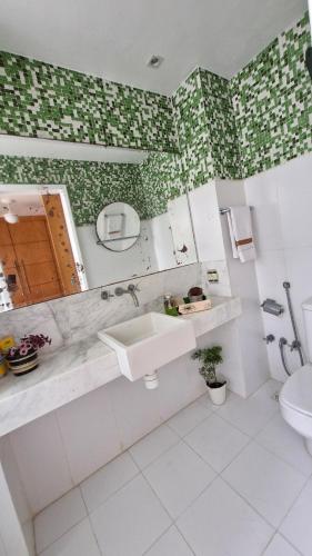 Vannituba majutusasutuses Tranquility and leisure in an admirable city