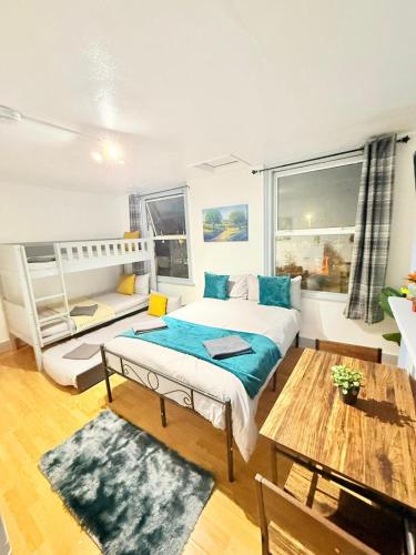 Postel nebo postele na pokoji v ubytování South London Guest Rooms