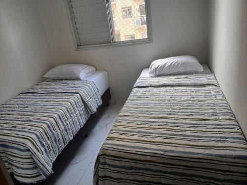 Ένα ή περισσότερα κρεβάτια σε δωμάτιο στο Lindo apt na Avenida Mário covas, com ótima localização