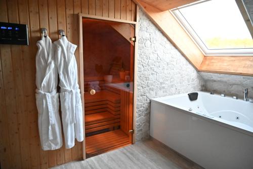 Ένα μπάνιο στο Haus Ehret - Privaten Spa Loft