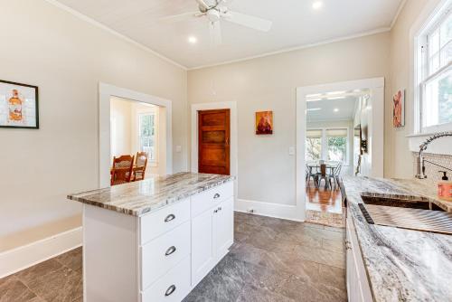 Φωτογραφία από το άλμπουμ του 2 Blocks to Archbold Medical Center! Airy Retreat σε Τόμασβιλ