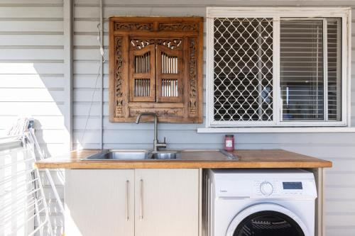 Fotografie z fotogalerie ubytování Zen Escape Guest House " Location 2" - Three listings - Nooky studio, Chillax Rest, Zen Garden Tiny Home v destinaci Brisbane