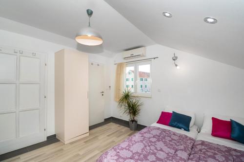 Apartment Lena city center near beach