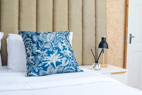 Postel nebo postele na pokoji v ubytování The Rest