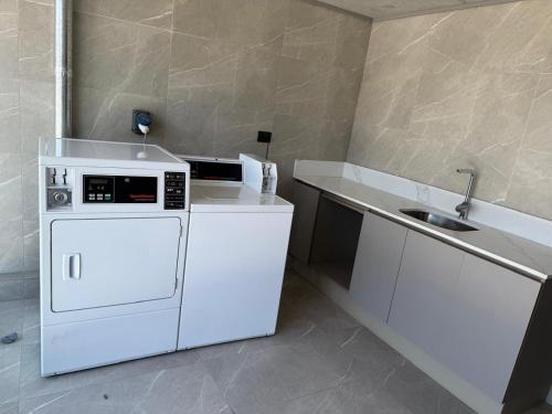 Η κουζίνα ή μικρή κουζίνα στο Modern 1BR by Parque Bustamante, Providencia