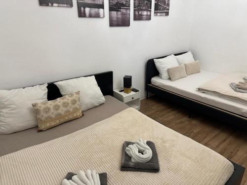 Ένα ή περισσότερα κρεβάτια σε δωμάτιο στο HONOR-House