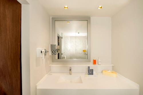 Vannituba majutusasutuses Krystal Urban Monterrey San Jeronimo