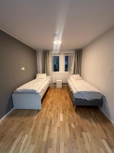 Ένα ή περισσότερα κρεβάτια σε δωμάτιο στο Stay Sollentuna