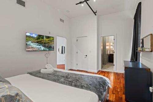 a bedroom with a bed and a tv on the wall at The Founders Suite Residence in Philadelphia