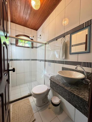 a bathroom with a toilet and a sink at Pousada Ilha De Boipeba in Ilha de Boipeba