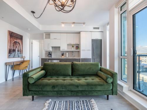 Nhà bếp/bếp nhỏ tại The Essery Suites - Downtown Entertainment District Toronto