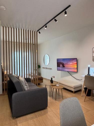 Thymeli Cozy Apartment