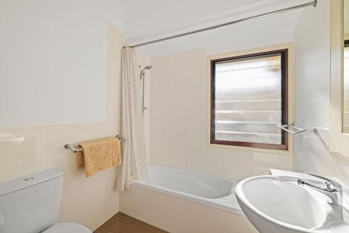 Koupelna v ubytování Anglesea Family Bungalow 2 Bedroom