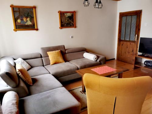 a living room with a couch and a table at Planinski Mir in Zaovine