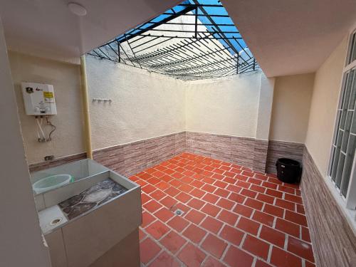 a bathroom with a shower with a sink at Confort y seguridad cerca a la basílica en Buga in Buga