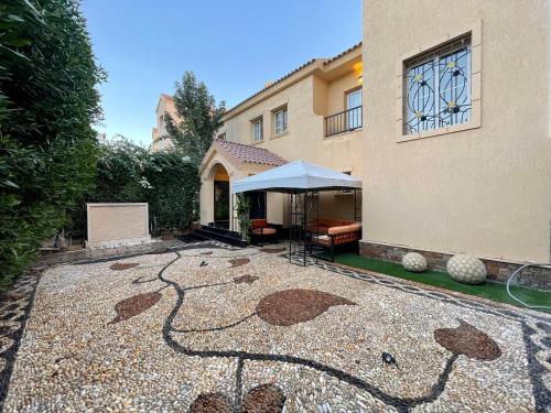 Twin villa for rent in madinaty