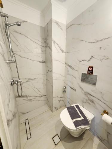 Un baño de Archontiko Hotel