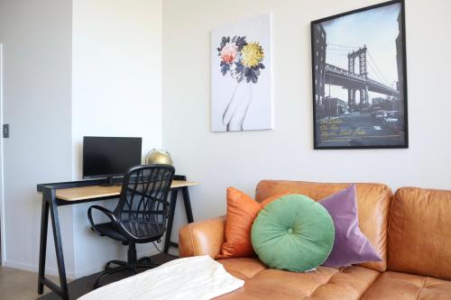 Sjónvarps- og/eða afþreyingartæki á Manhattan Suite - Panoramic Views, Beach Access