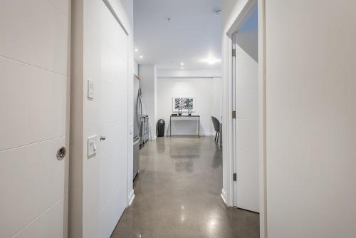 Η κουζίνα ή μικρή κουζίνα στο Luxury Old Montreal Suite with Soaring Ceilings