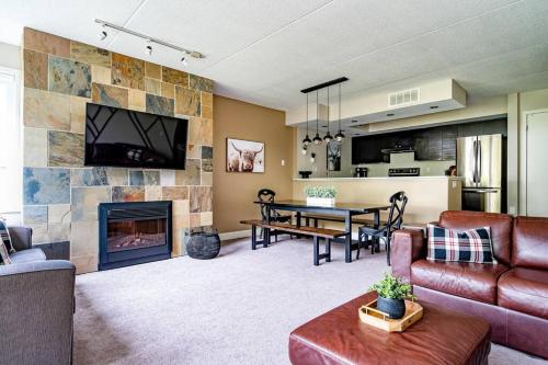 Posezení v ubytování Easy Rider Chalet Steps to Lift & Blue Village