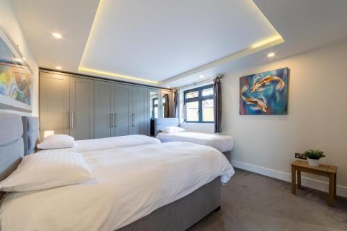 a bedroom with two beds and a painting on the wall at lakeside Estate in Bristol