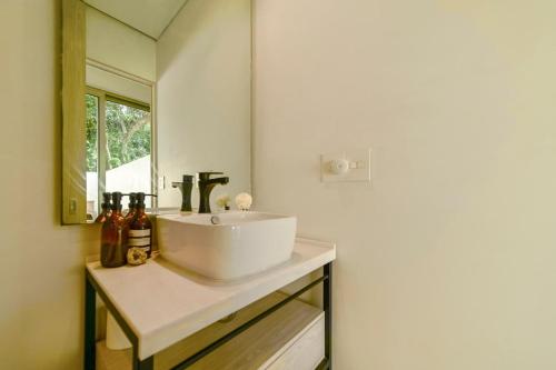 Φωτογραφία από το άλμπουμ του 50m to Surf Saladita Casita with Luuna Mattress Pool Ice Bath σε La Majahua