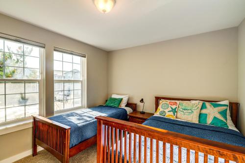 Ένα ή περισσότερα κρεβάτια σε δωμάτιο στο Beach Access and Community Perks! Westport Hideaway