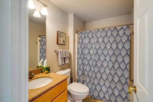 Ένα μπάνιο στο Beach Access and Community Perks! Westport Hideaway