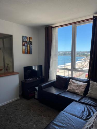 Μια τηλεόραση ή/και κέντρο ψυχαγωγίας στο Gran departamento frente a la playa