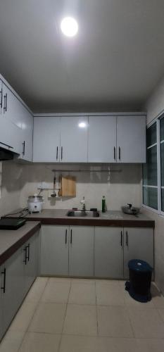 Place to stay kuching的厨房或小厨房