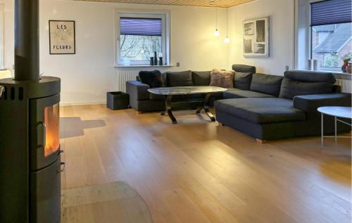 Posezení v ubytování Awesome Home In Thisted With House Sea View