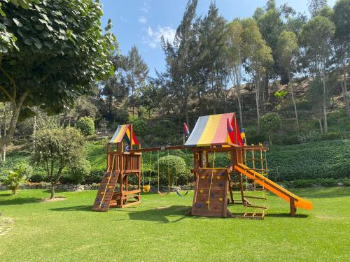 Ο χώρος παιχνιδιού για παιδιά στο Casa de Campo en Cieneguilla