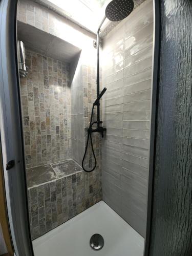 Ένα μπάνιο στο Shroom life farm Chicken shack