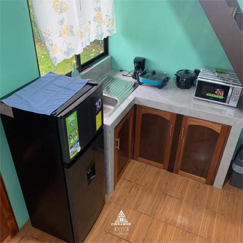 Η κουζίνα ή μικρή κουζίνα στο Cinnamon Lodge