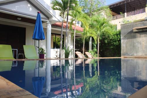 Piscina de la sau aproape de Passport Villa
