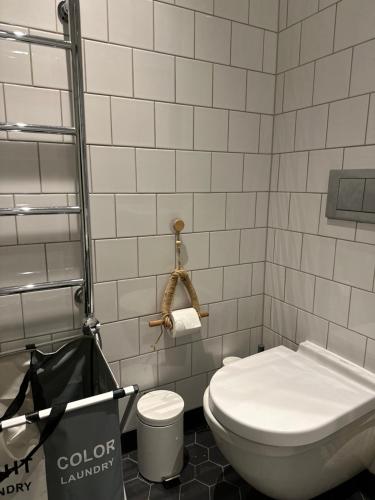 a bathroom with a white toilet and a towel at En-suite Room LUXURIOUS 2 bed Flatshare in London