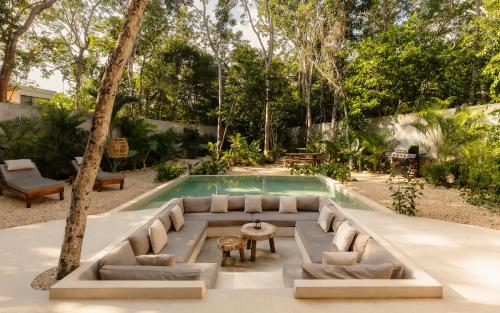 En have udenfor Casa Náay Tulum - Jungle Luxury Villa Heated Pool & Firepit