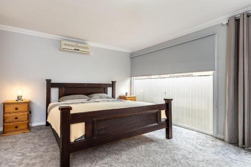 Ένα ή περισσότερα κρεβάτια σε δωμάτιο στο Spacious Central Stay on Olive