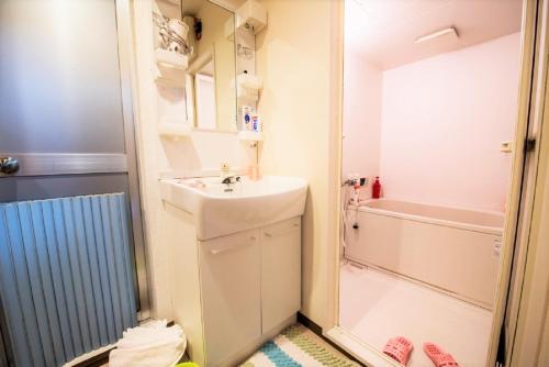 Ένα μπάνιο στο Jakotel